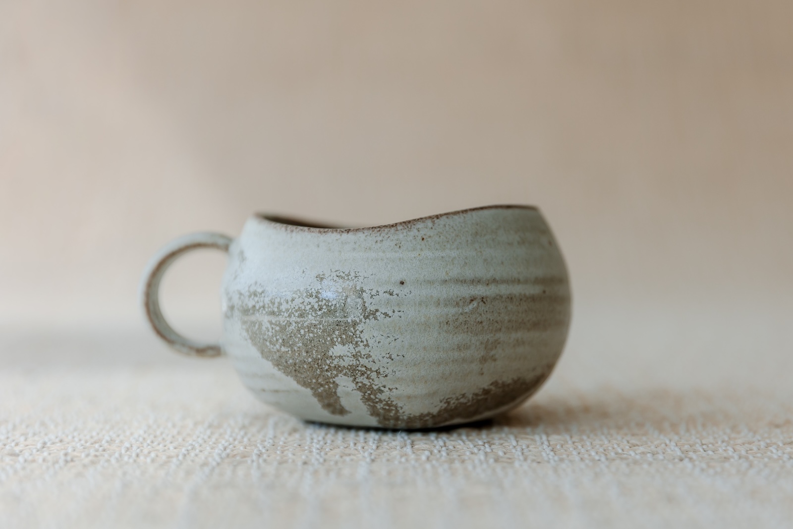 Cană ceramică realizată manual „HOME” – Earthling Collection