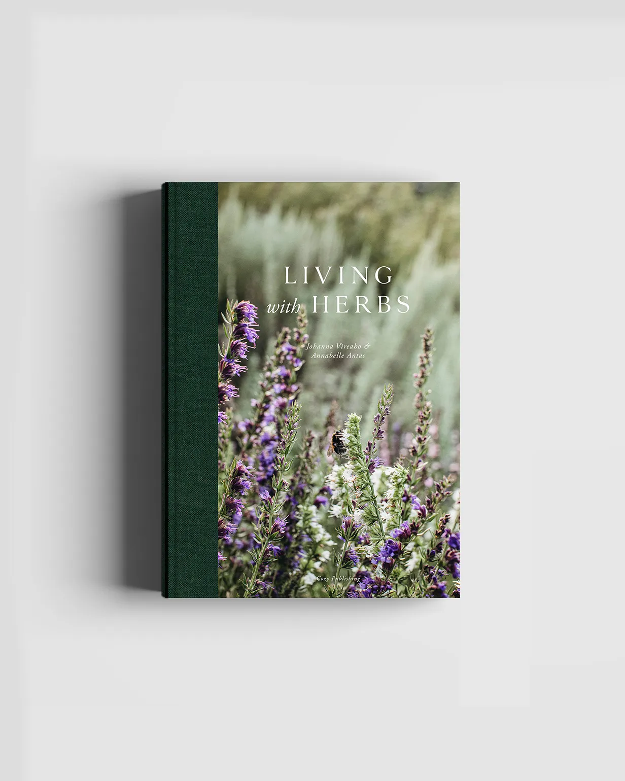 Carte “Living with Herbs” – ghid pentru plante aromatice