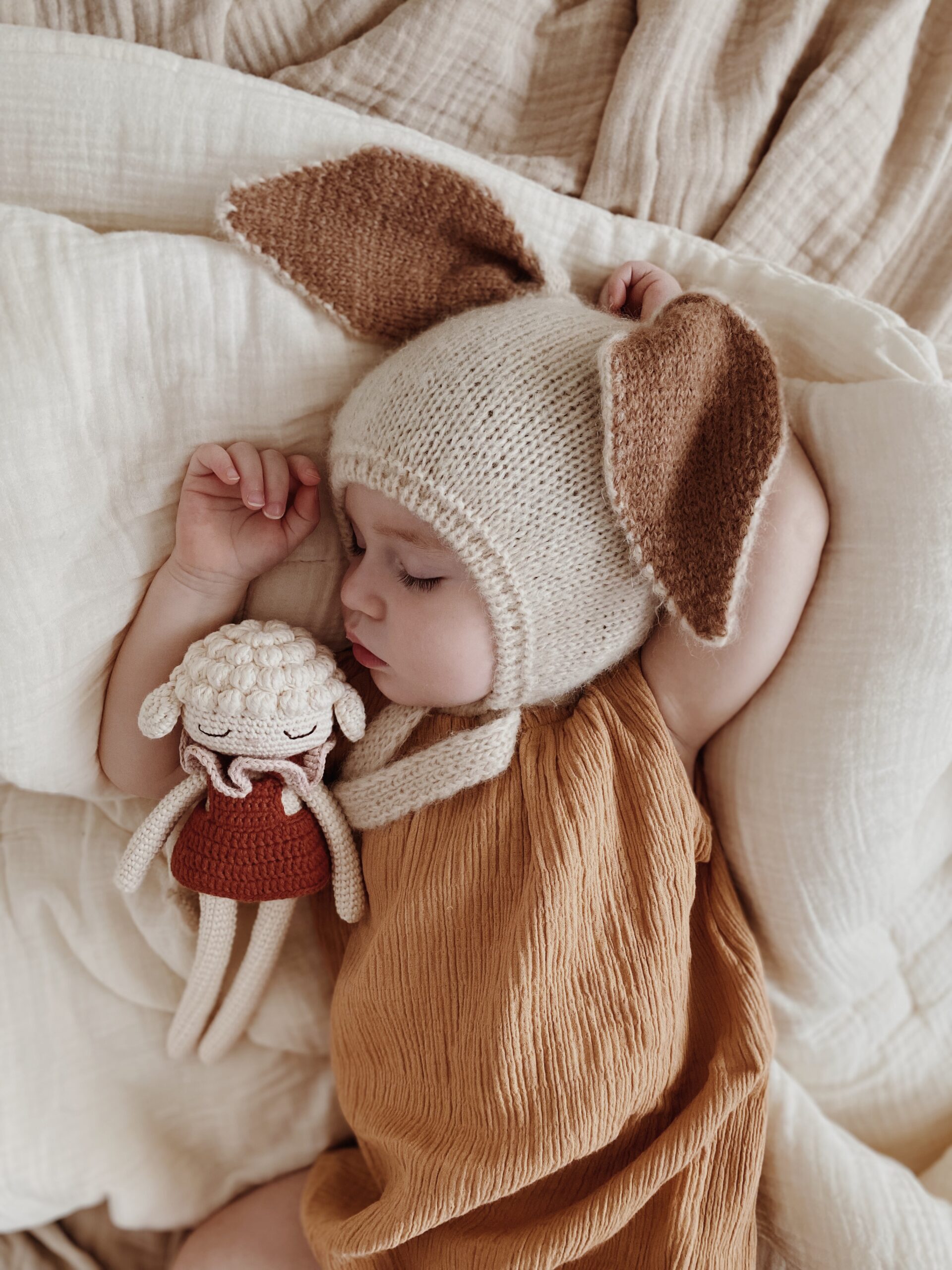Miel textil Luna cu guler roz